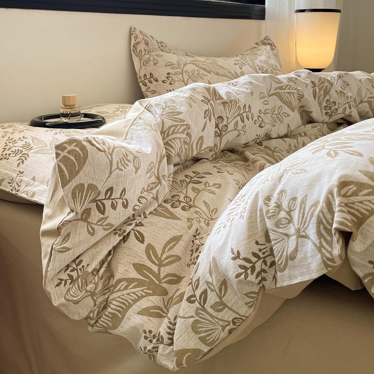 91家纺网 家纺一手货源 找家纺 涵宸家纺 2025新款加厚全棉磨毛印花四件套--罗马系列 场景一 F絮语