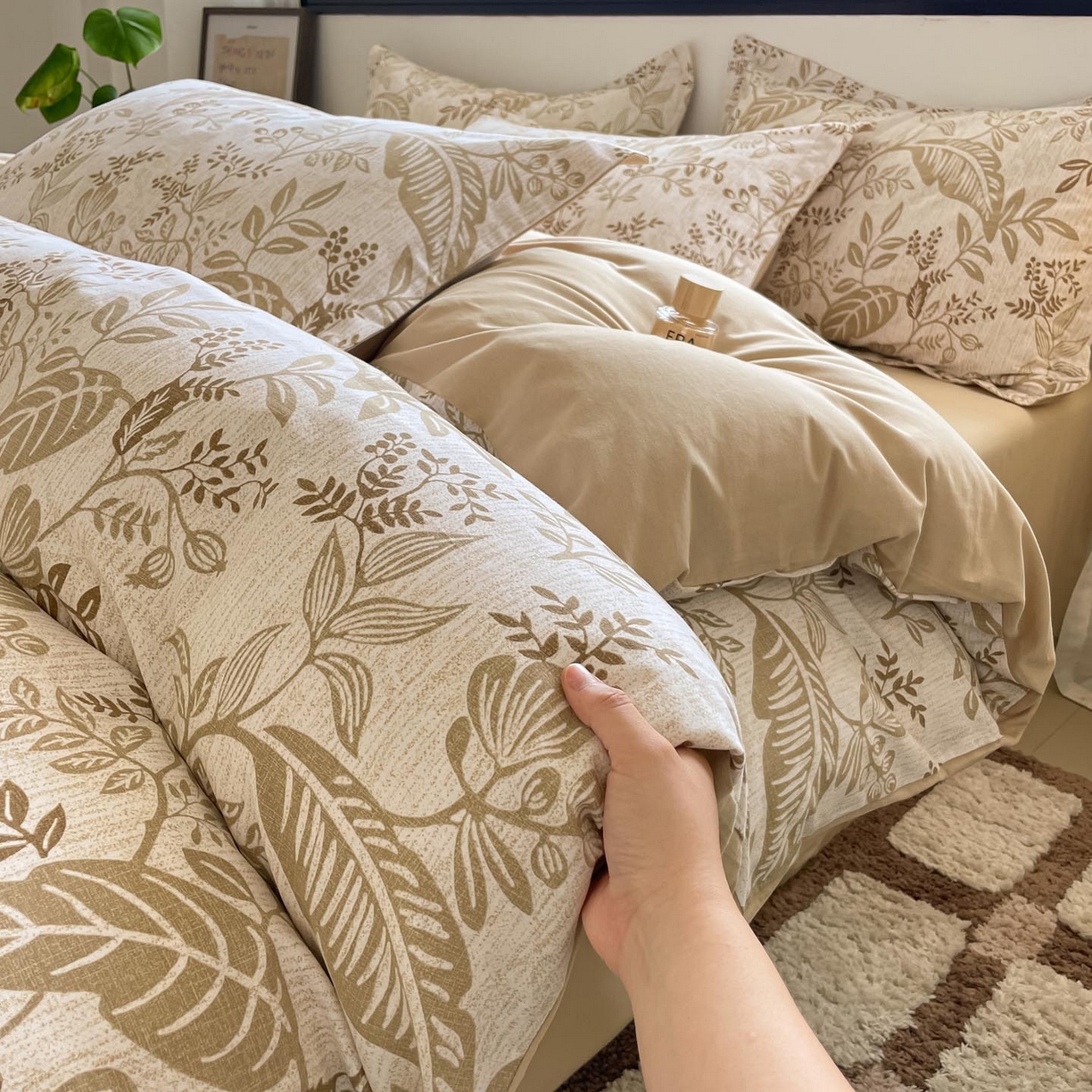 91家纺网 家纺一手货源 找家纺 涵宸家纺 2025新款加厚全棉磨毛印花四件套--罗马系列 场景一 F絮语