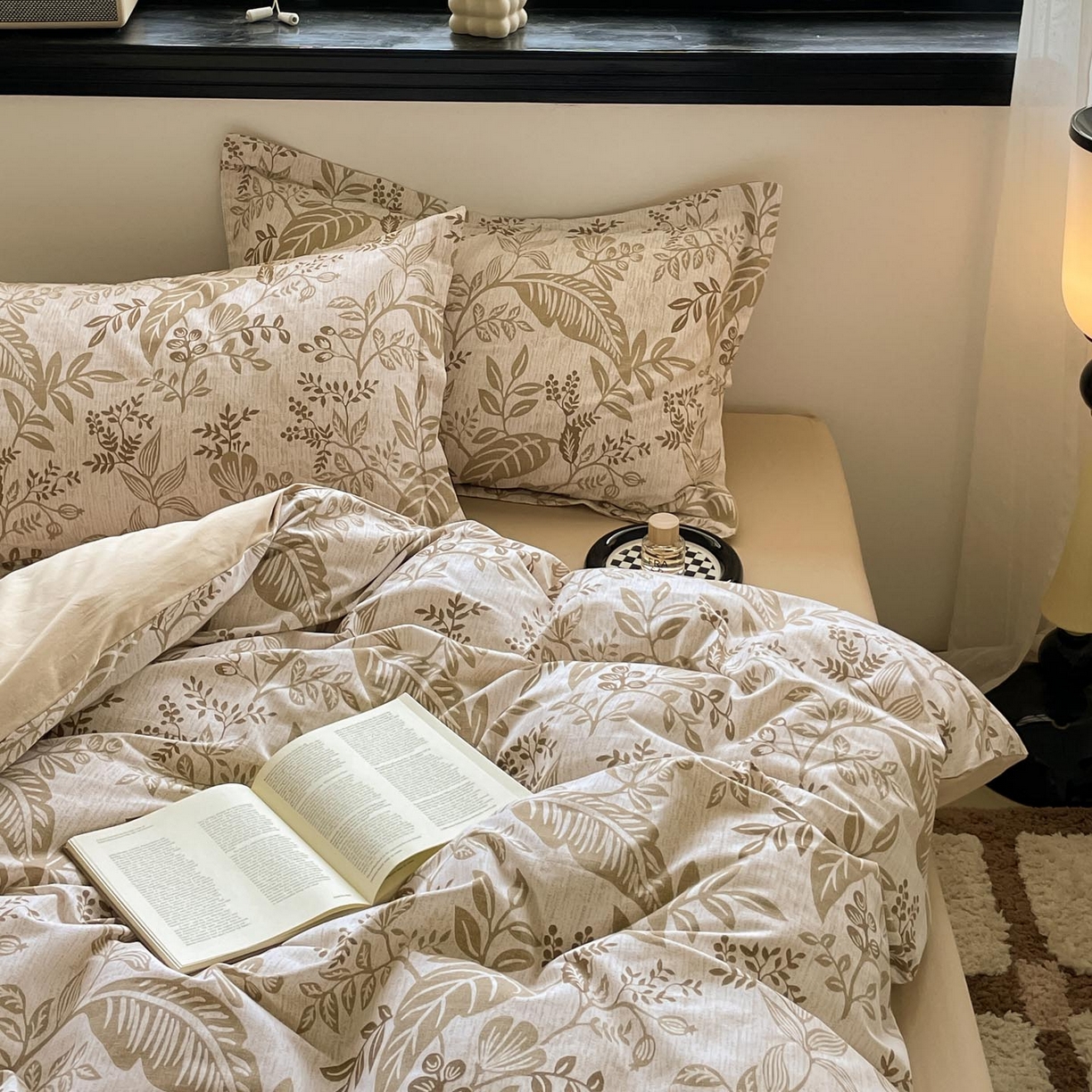 91家纺网 家纺一手货源 找家纺 涵宸家纺 2025新款加厚全棉磨毛印花四件套--罗马系列 场景一 F絮语