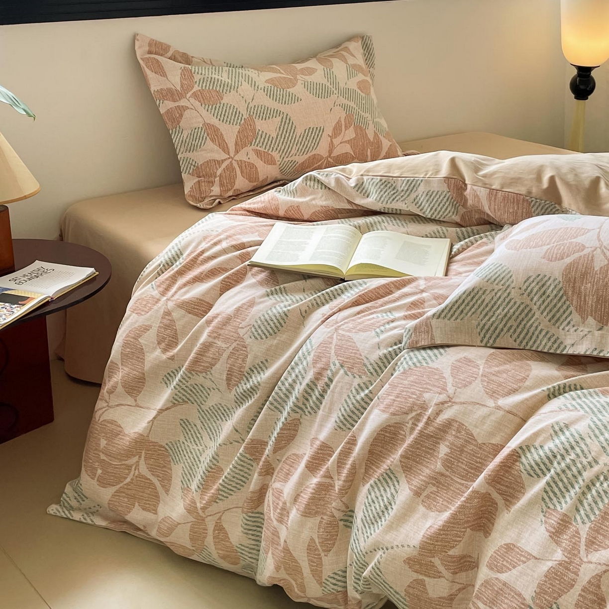 91家纺网 家纺一手货源 找家纺 涵宸家纺 2025新款加厚全棉磨毛印花四件套--罗马系列 场景一 F依恋