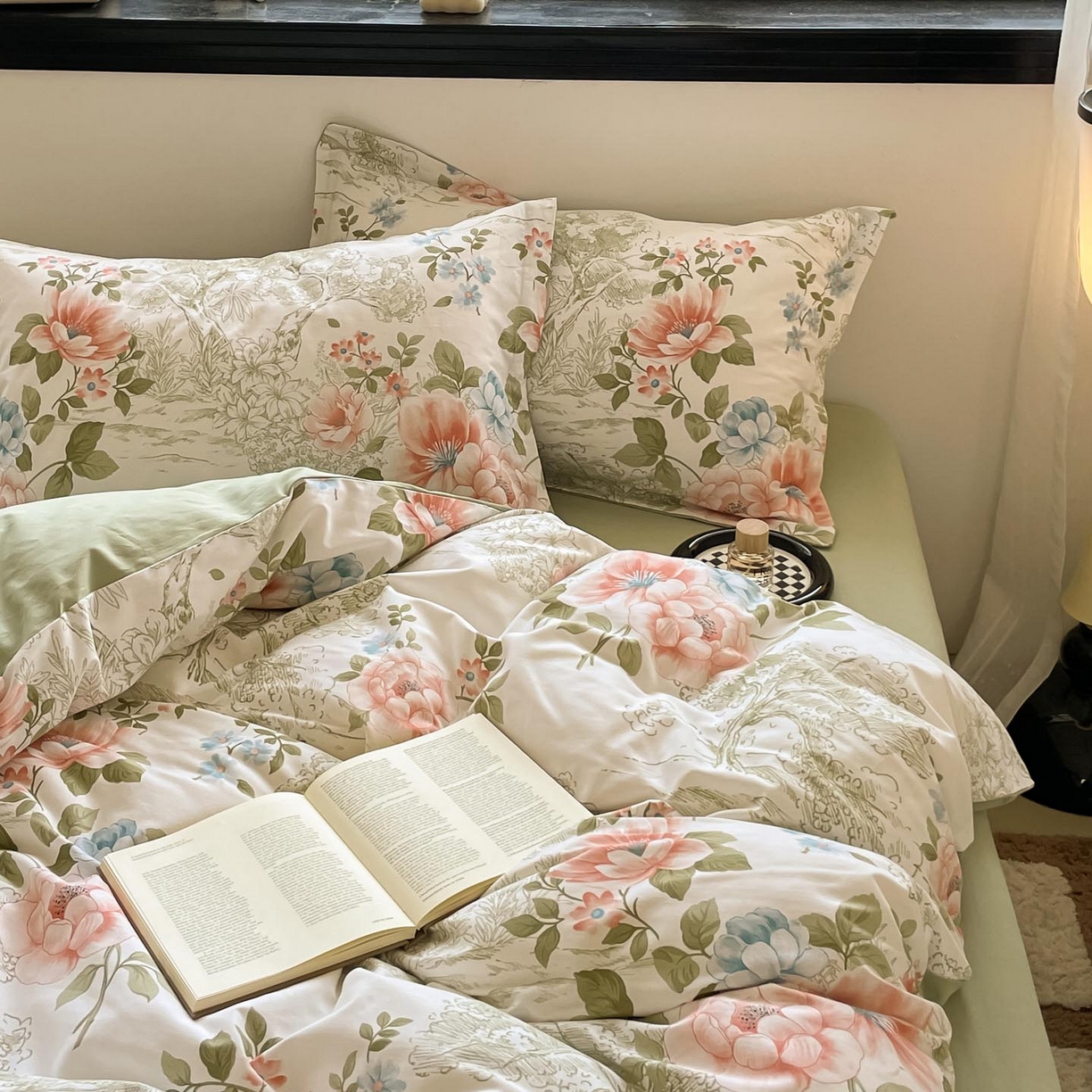 91家纺网 家纺一手货源 找家纺 涵宸家纺 2025新款加厚全棉磨毛印花四件套--罗马系列 场景一 F怡然