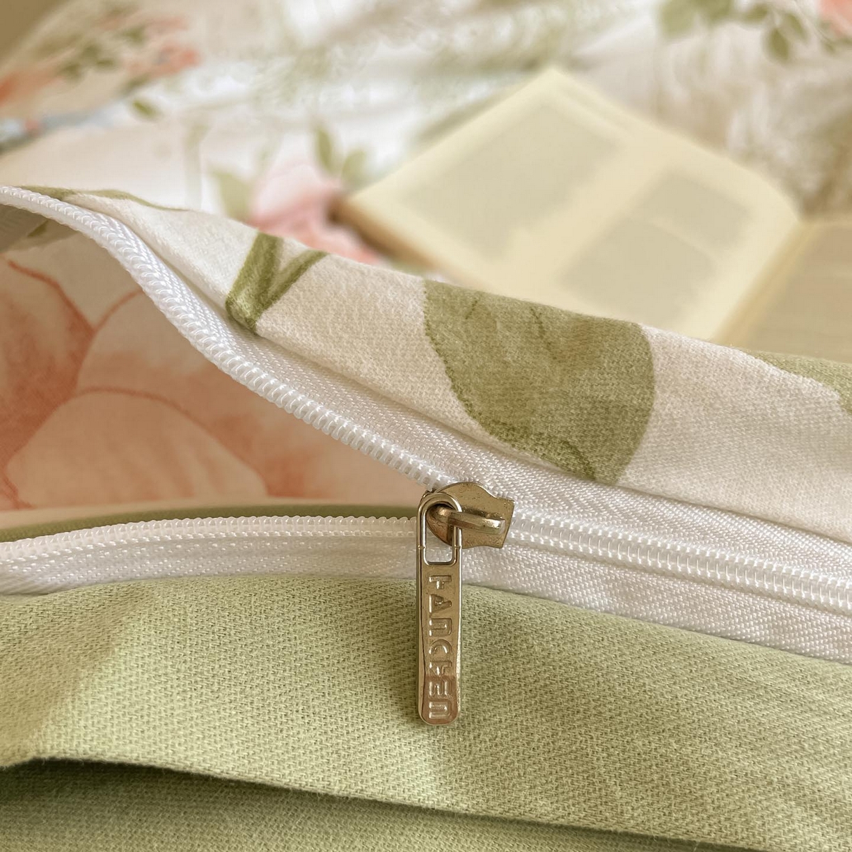 91家纺网 家纺一手货源 找家纺 涵宸家纺 2025新款加厚全棉磨毛印花四件套--罗马系列 场景一 F怡然