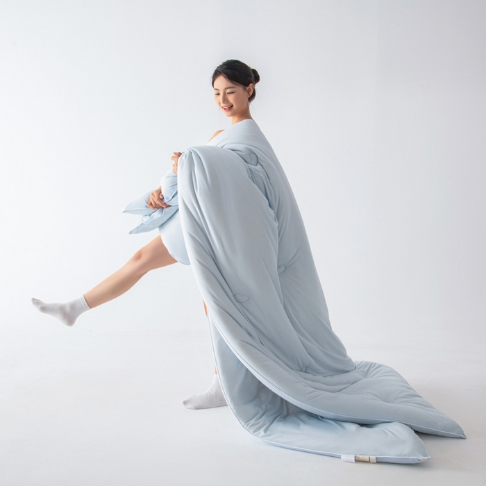 91家纺网 家纺一手货源 找家纺 栩裕纺织 2025新款纯色超柔云朵针织被被子被芯冬被 云朵被-柔和蓝