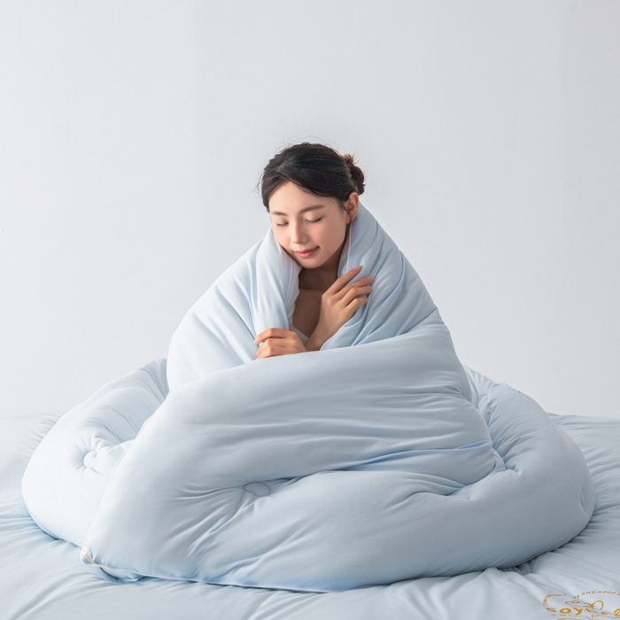 91家纺网 家纺一手货源 找家纺 栩裕纺织 2025新款纯色超柔云朵针织被被子被芯冬被 云朵被-柔和蓝