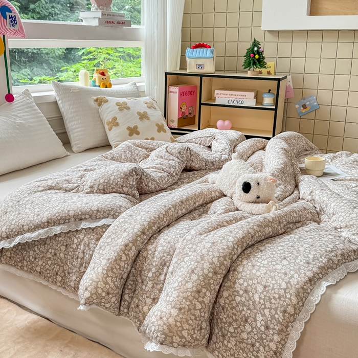 91家纺网 家纺一手货源 找家纺 栩裕纺织 2025新款印花针织棉牛奶被被子被芯冬被 花韵