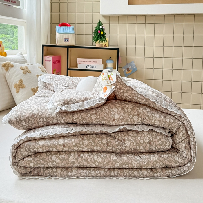 91家纺网 家纺一手货源 找家纺 栩裕纺织 2025新款印花针织棉牛奶被被子被芯冬被 花韵