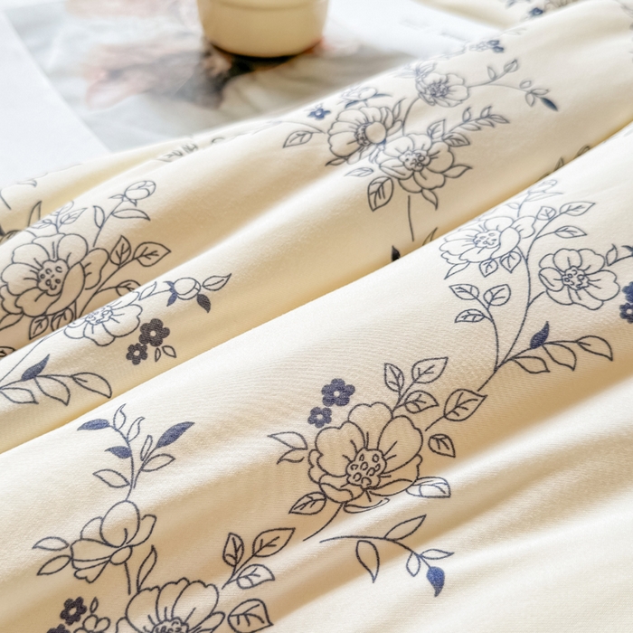 91家纺网 家纺一手货源 找家纺 栩裕纺织 2025新款印花针织棉牛奶被被子被芯冬被 青花瓷