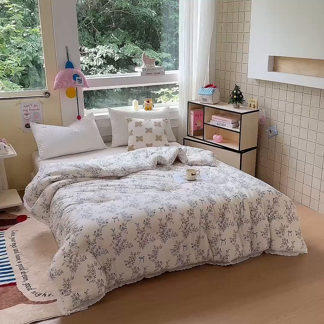 91家纺网 家纺一手货源 找家纺 栩裕纺织 2025新款印花针织棉牛奶被被子被芯冬被 青花瓷