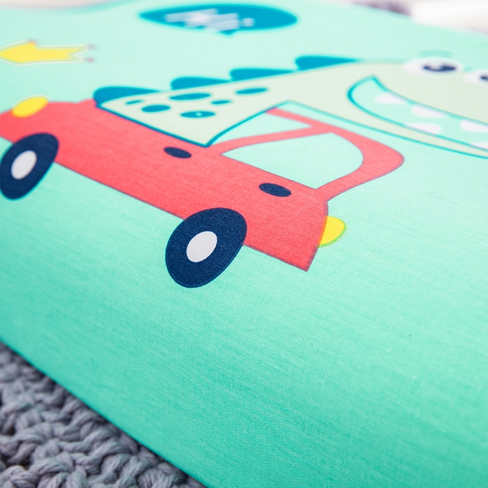 91家纺网 家纺一手货源 找家纺 大黄蜂家居家纺 2025新款全棉13372棉儿童卡通乳胶枕套 汽车恐龙