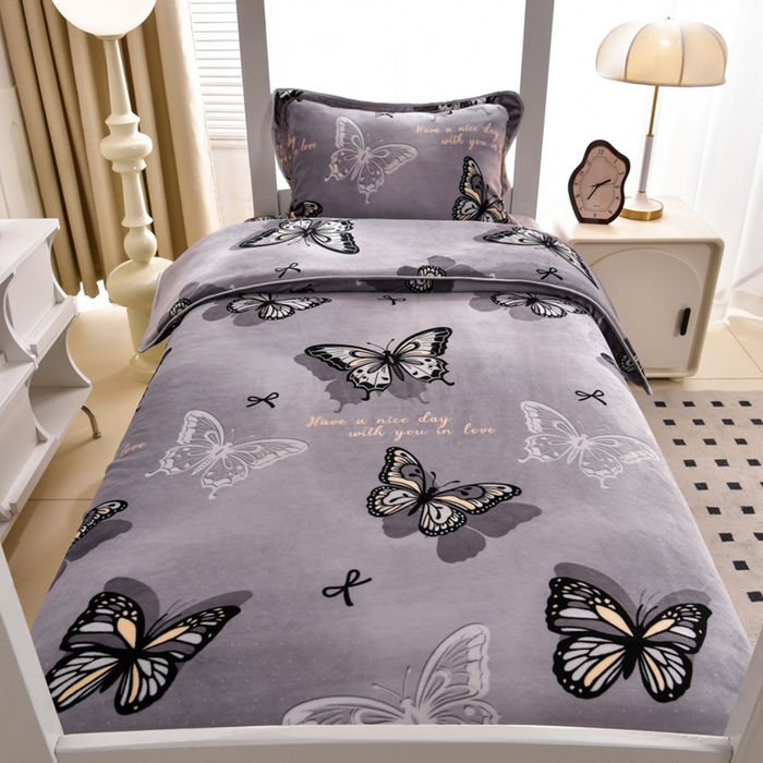 91家纺网 家纺一手货源 找家纺 芯诗曼家纺 2025新款金貂绒牛奶绒印花三件套 梦蝶