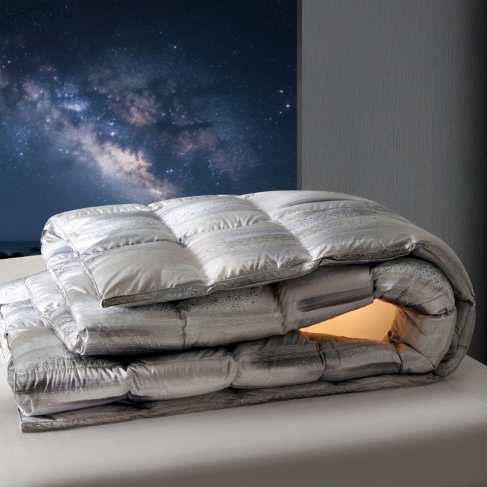 91家纺网 家纺一手货源 找家纺 织梦人羽绒工厂店 2025新款高蓬松羽绒95鹅绒大牌同款花型莫代尔印花 琥珀之光烟紫