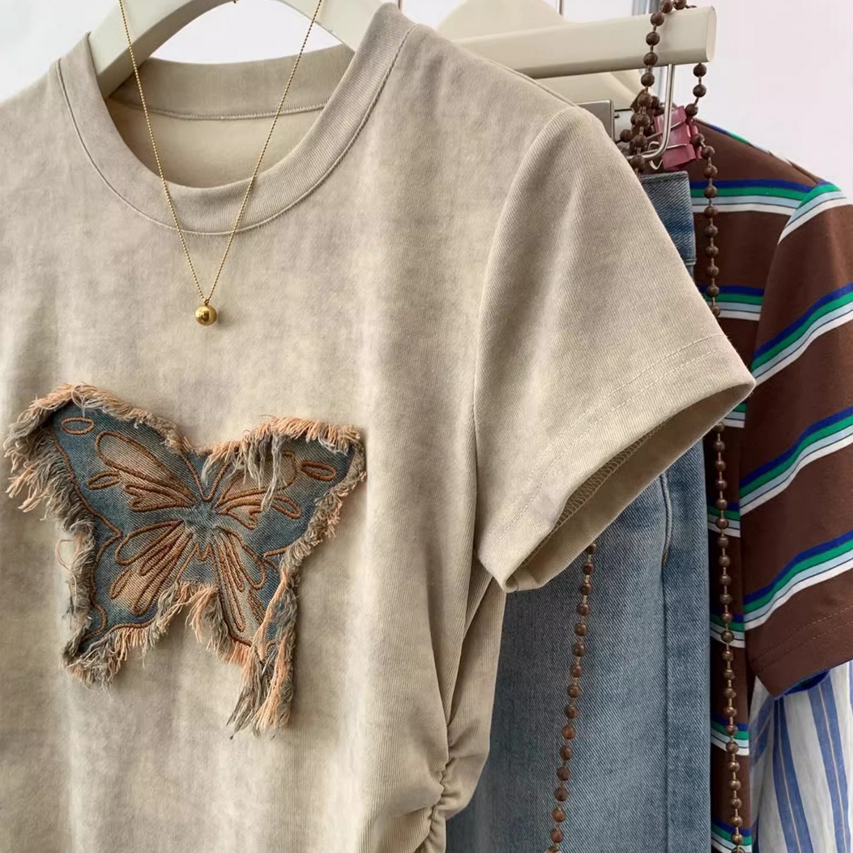 91家纺网 家纺一手货源 找家纺 洛兰沙家居馆【只代发】【只代发】 2025新款扎染短袖t恤女莫代尔上衣美式复古夏季设计感小个子修身短款上 棕色