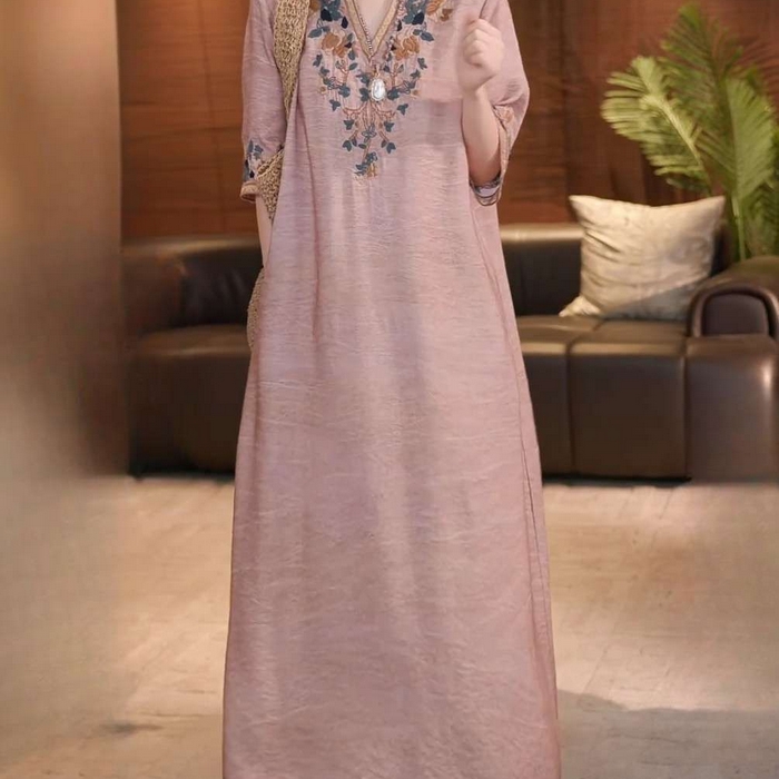 91家纺网 家纺一手货源 找家纺 （总）洛兰沙家居馆【只代发】【只代发】 2025夏秋季新款复古苎麻重工刺绣上衣宽松洋气休闲文艺新中式款连衣裙