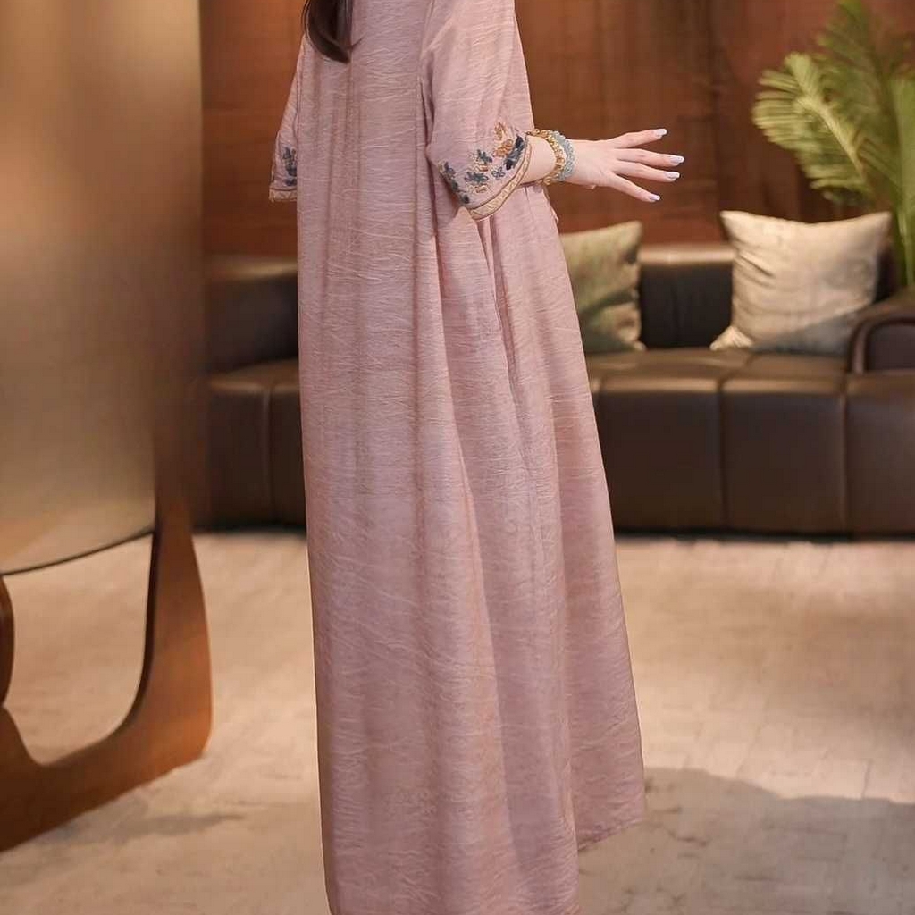 91家纺网 家纺一手货源 找家纺 （总）洛兰沙家居馆【只代发】【只代发】 2025夏秋季新款复古苎麻重工刺绣上衣宽松洋气休闲文艺新中式款连衣裙