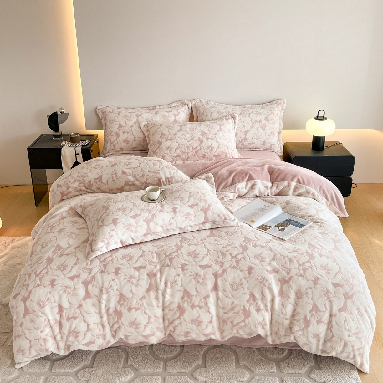 91家纺网 家纺一手货源 找家纺 玉相逢 2025秋冬新款A类高克重牛奶绒立体亲肤绒浮雕雕花绒四件套 繁花-粉