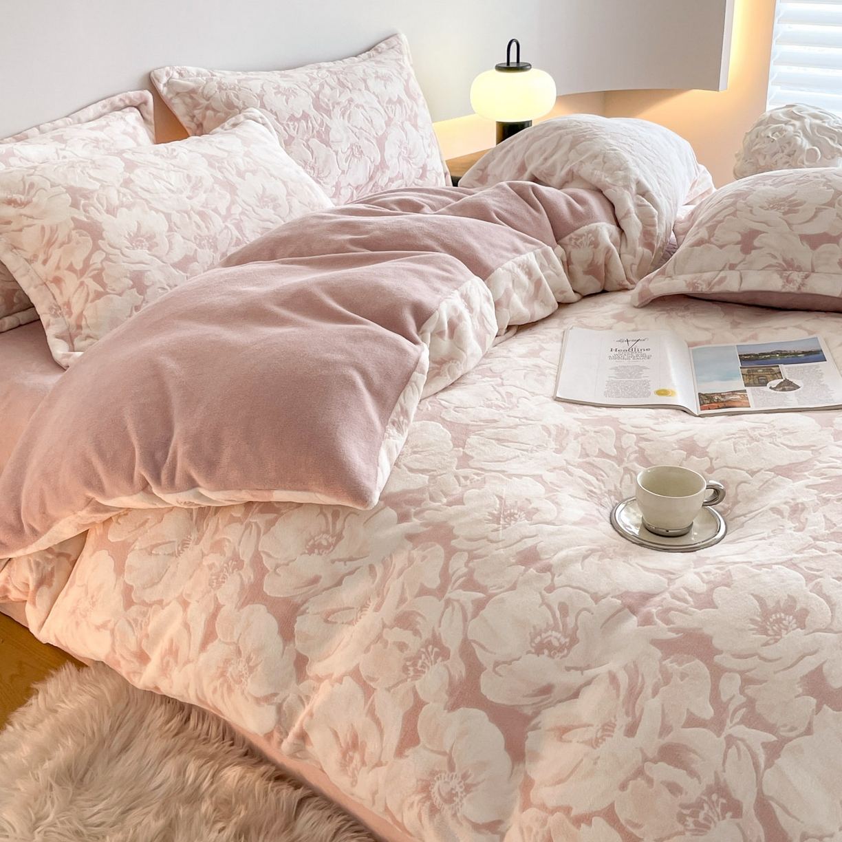 91家纺网 家纺一手货源 找家纺 玉相逢 2025秋冬新款A类高克重牛奶绒立体亲肤绒浮雕雕花绒四件套 繁花-粉