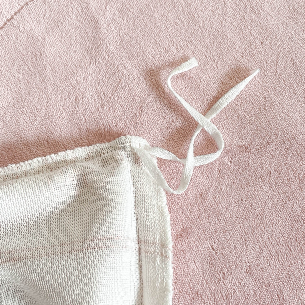 91家纺网 家纺一手货源 找家纺 玉相逢 2025秋冬新款A类高克重牛奶绒立体亲肤绒浮雕雕花绒四件套 艾瑞-粉