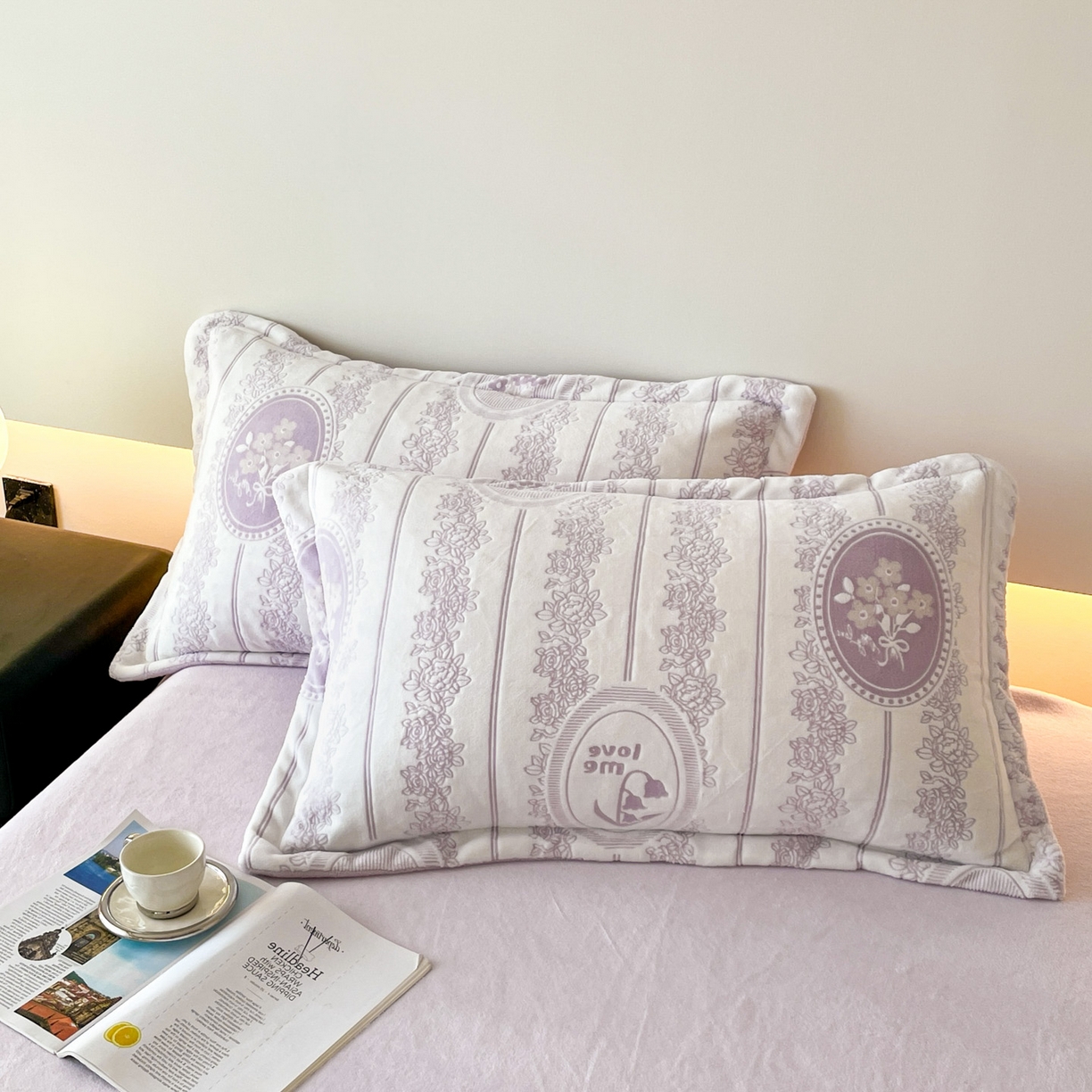 91家纺网 家纺一手货源 找家纺 玉相逢 2025秋冬新款A类高克重牛奶绒立体亲肤绒浮雕雕花绒四件套 艾瑞-紫