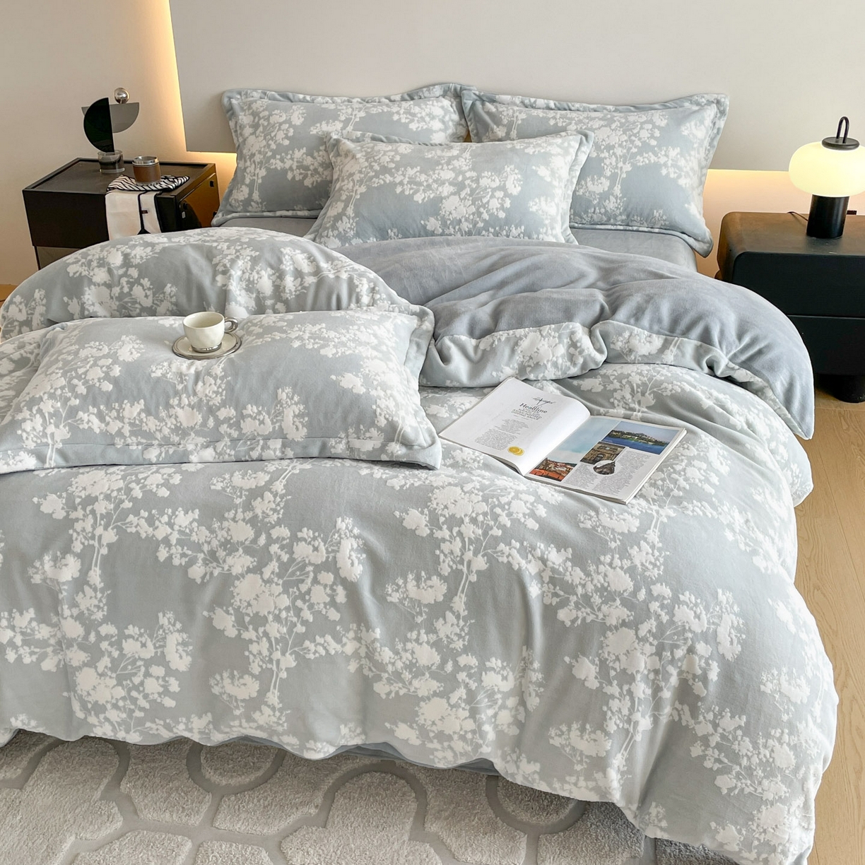 91家纺网 家纺一手货源 找家纺 玉相逢 2025秋冬新款A类高克重牛奶绒立体亲肤绒浮雕雕花绒四件套 画意枝头