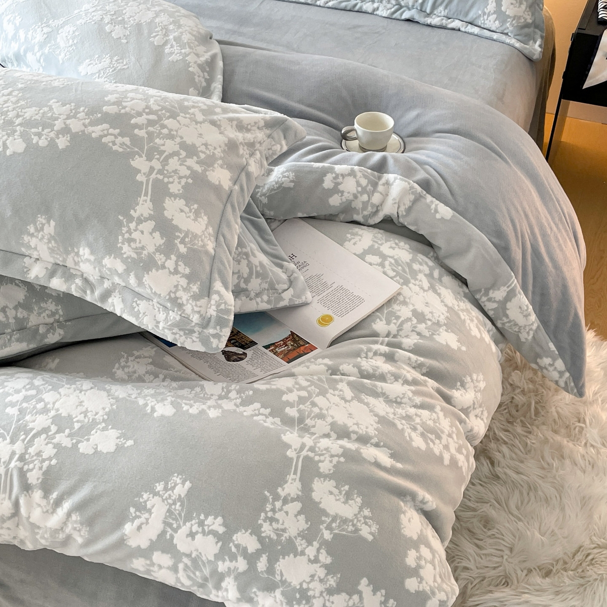 91家纺网 家纺一手货源 找家纺 玉相逢 2025秋冬新款A类高克重牛奶绒立体亲肤绒浮雕雕花绒四件套 画意枝头