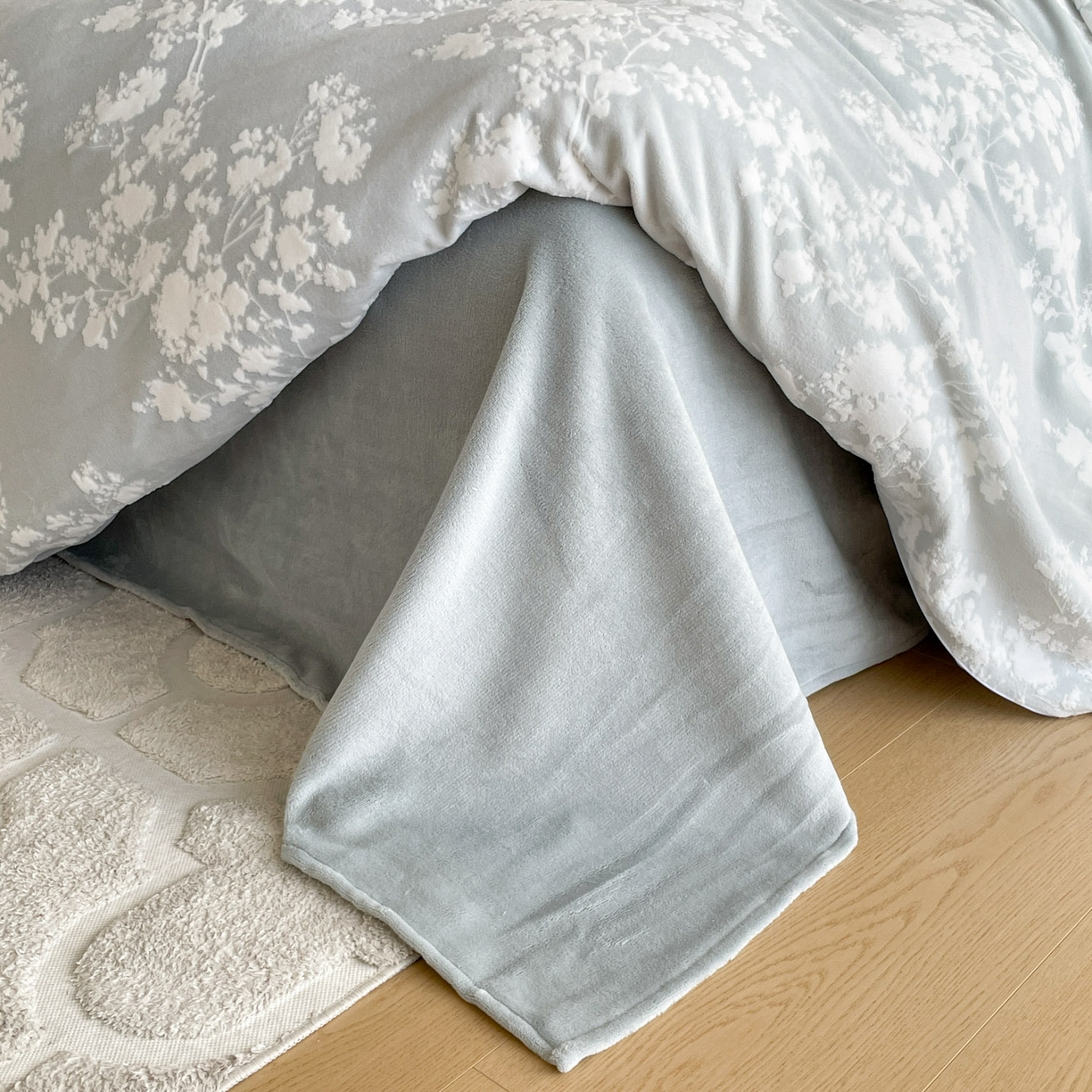 91家纺网 家纺一手货源 找家纺 玉相逢 2025秋冬新款A类高克重牛奶绒立体亲肤绒浮雕雕花绒四件套 画意枝头