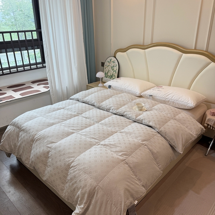 91家纺网 家纺一手货源 找家纺 华盛羽绒被壳 2025新款双层全棉提花羽绒被壳冬被 四叶草灰