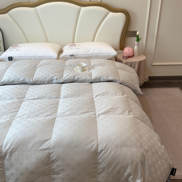 91家纺网 家纺一手货源 找家纺 华盛羽绒被壳 2025新款双层全棉提花羽绒被壳冬被 四叶草灰