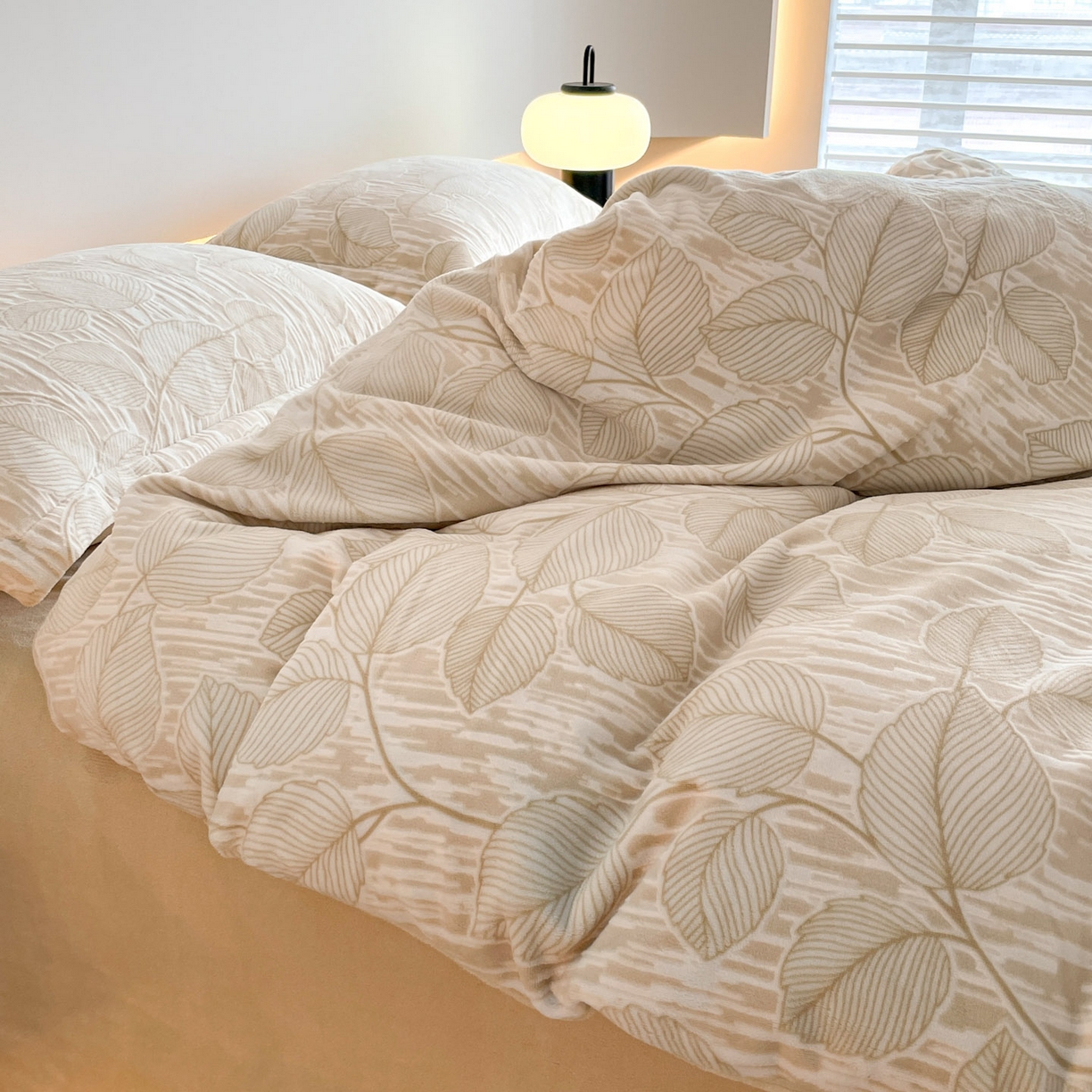 91家纺网 家纺一手货源 找家纺 玉相逢 2025秋冬新款A类高克重牛奶绒立体亲肤绒浮雕雕花绒四件套 仲夏晨歌