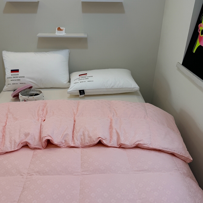 91家纺网 家纺一手货源 找家纺 静若居羽绒被壳 2025新款双层全棉提花羽绒被壳冬被 四叶草豆沙