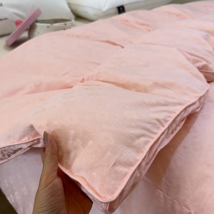 91家纺网 家纺一手货源 找家纺 静若居羽绒被壳 2025新款双层全棉提花羽绒被壳冬被 四叶草豆沙