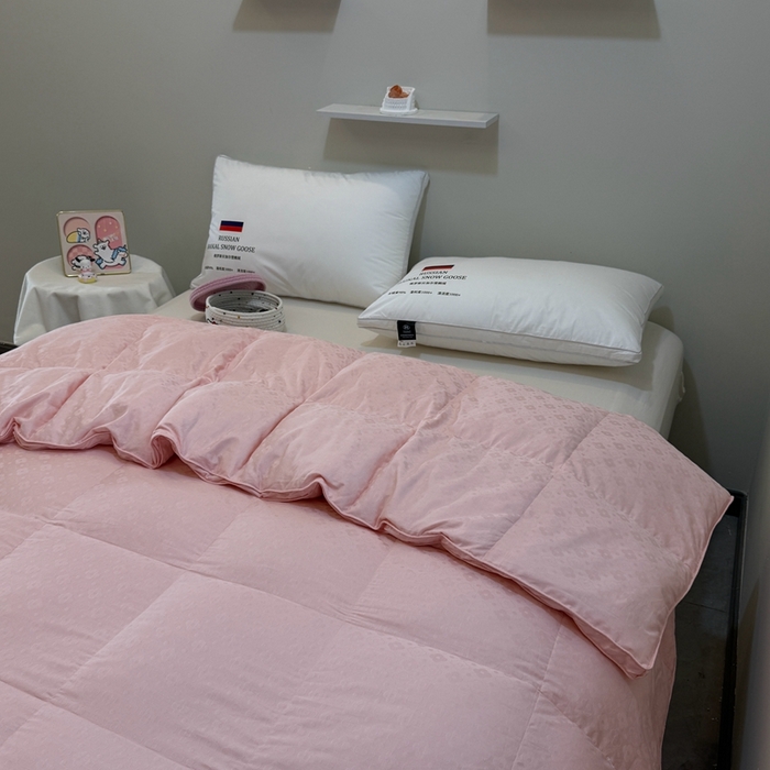 91家纺网 家纺一手货源 找家纺 静若居羽绒被壳 2025新款双层全棉提花羽绒被壳冬被 四叶草豆沙