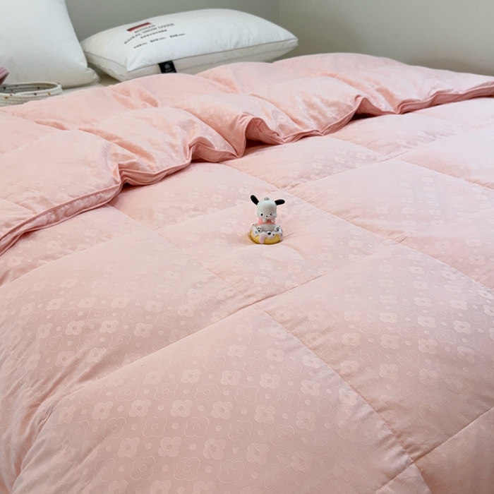 91家纺网 家纺一手货源 找家纺 静若居羽绒被壳 2025新款双层全棉提花羽绒被壳冬被 四叶草豆沙