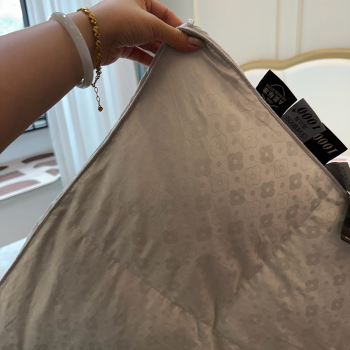 91家纺网 家纺一手货源 找家纺 静若居羽绒被壳 2025新款双层全棉提花羽绒被壳冬被 四叶草灰