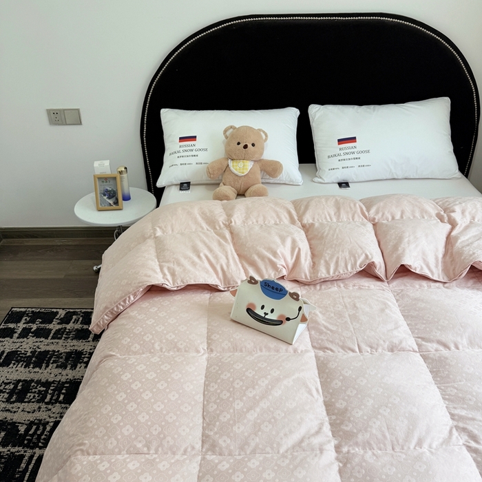 91家纺网 家纺一手货源 找家纺 华盛羽绒被壳 2025新款双层全棉提花羽绒被壳冬被 四叶草粉玉