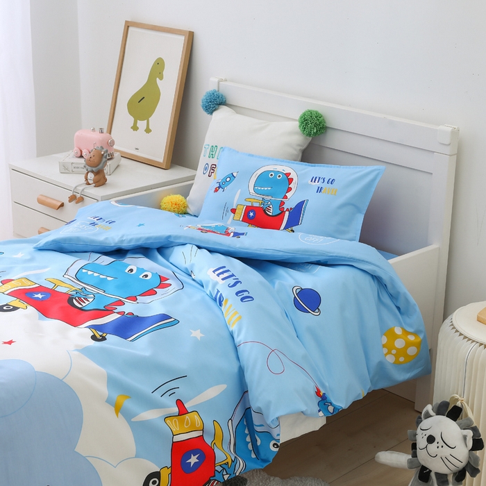 91家纺网 家纺一手货源 找家纺 鱼宝 2025新款全棉幼儿园套件 三件套—童真系列 飞机恐龙