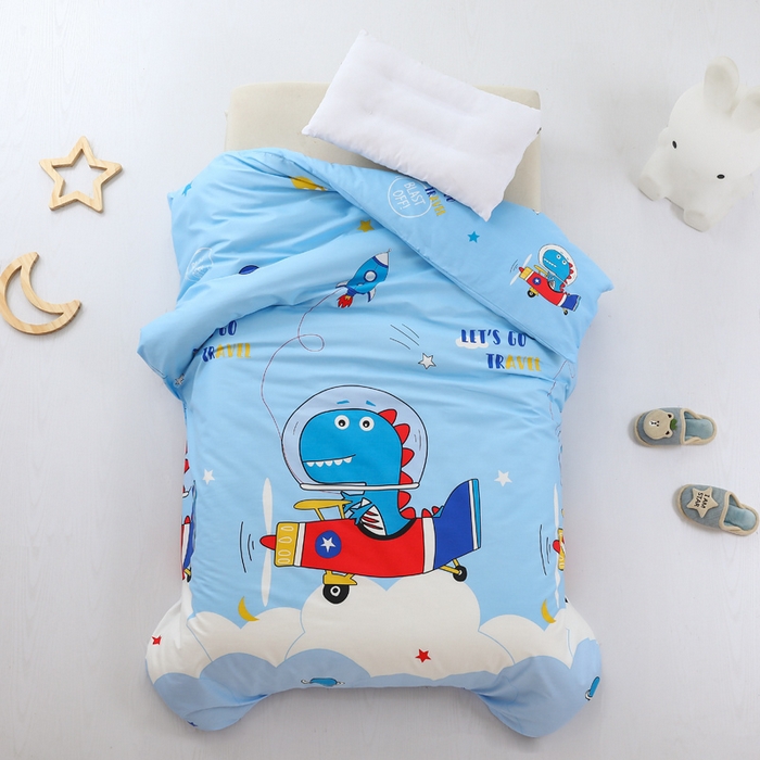 91家纺网 家纺一手货源 找家纺 鱼宝 2025新款全棉幼儿园套件 三件套—童真系列 飞机恐龙