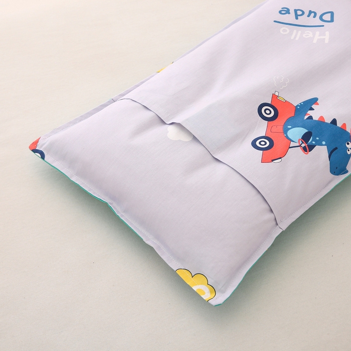 91家纺网 家纺一手货源 找家纺 鱼宝 2025新款全棉幼儿园套件 三件套—童真系列 恐龙开车