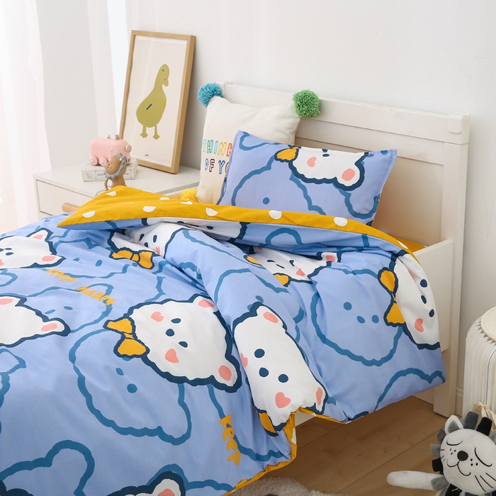 91家纺网 家纺一手货源 找家纺 鱼宝 2025新款全棉幼儿园套件 三件套—童真系列 领结熊