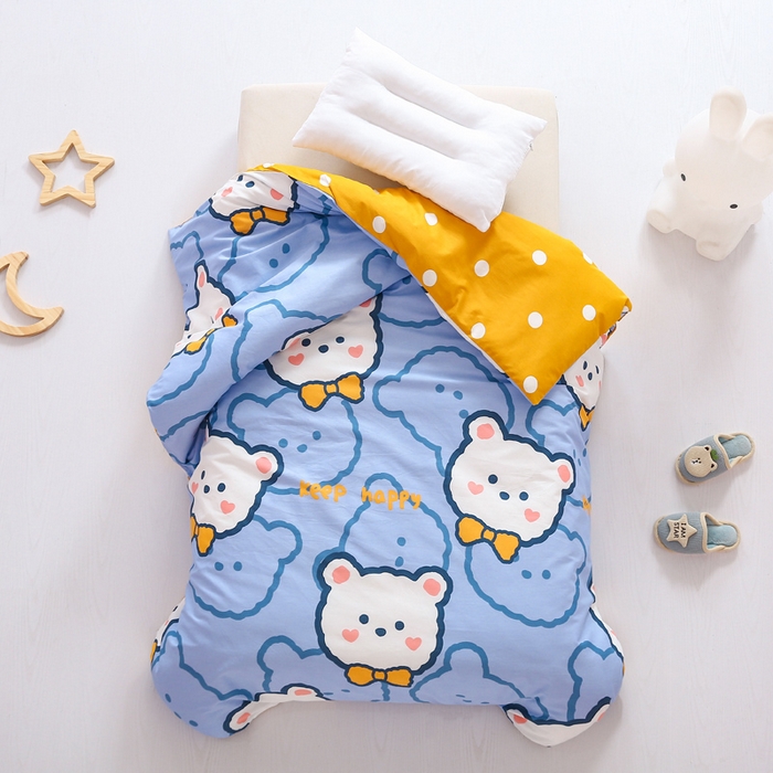 91家纺网 家纺一手货源 找家纺 鱼宝 2025新款全棉幼儿园套件 三件套—童真系列 领结熊