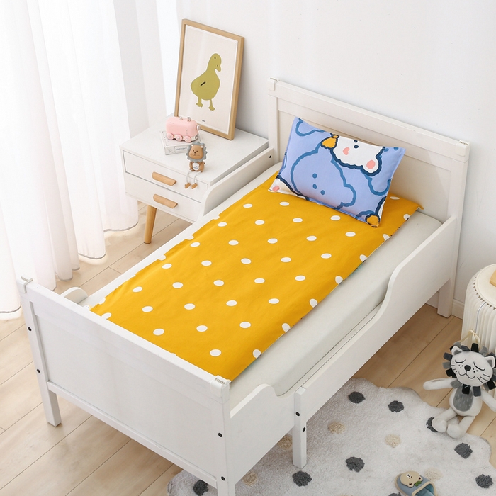 91家纺网 家纺一手货源 找家纺 鱼宝 2025新款全棉幼儿园套件 三件套—童真系列 领结熊