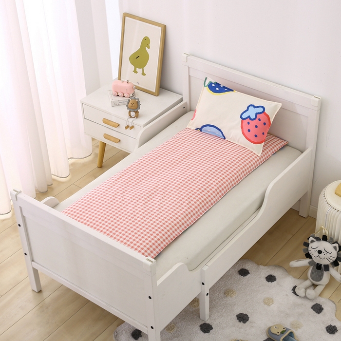 91家纺网 家纺一手货源 找家纺 鱼宝 2025新款全棉幼儿园套件 三件套—童真系列 奶油草莓