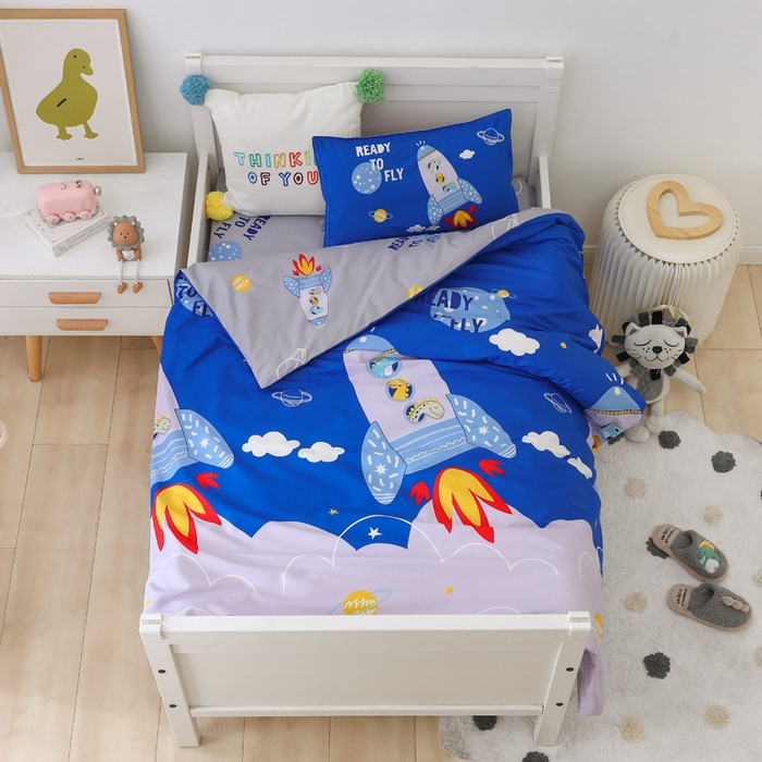 91家纺网 家纺一手货源 找家纺 鱼宝 2025新款全棉幼儿园套件 三件套—童真系列 星空火箭