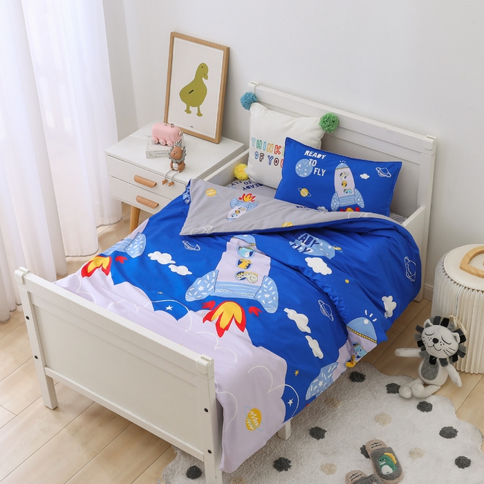 91家纺网 家纺一手货源 找家纺 鱼宝 2025新款全棉幼儿园套件 三件套—童真系列 星空火箭