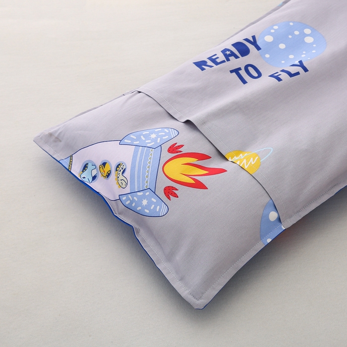 91家纺网 家纺一手货源 找家纺 鱼宝 2025新款全棉幼儿园套件 三件套—童真系列 星空火箭