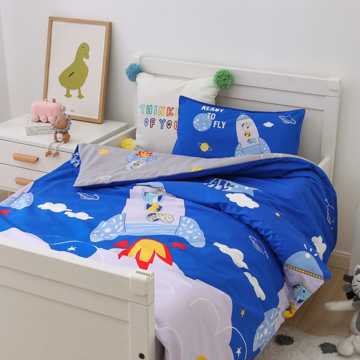 91家纺网 家纺一手货源 找家纺 鱼宝 2025新款全棉幼儿园套件 三件套—童真系列 星空火箭