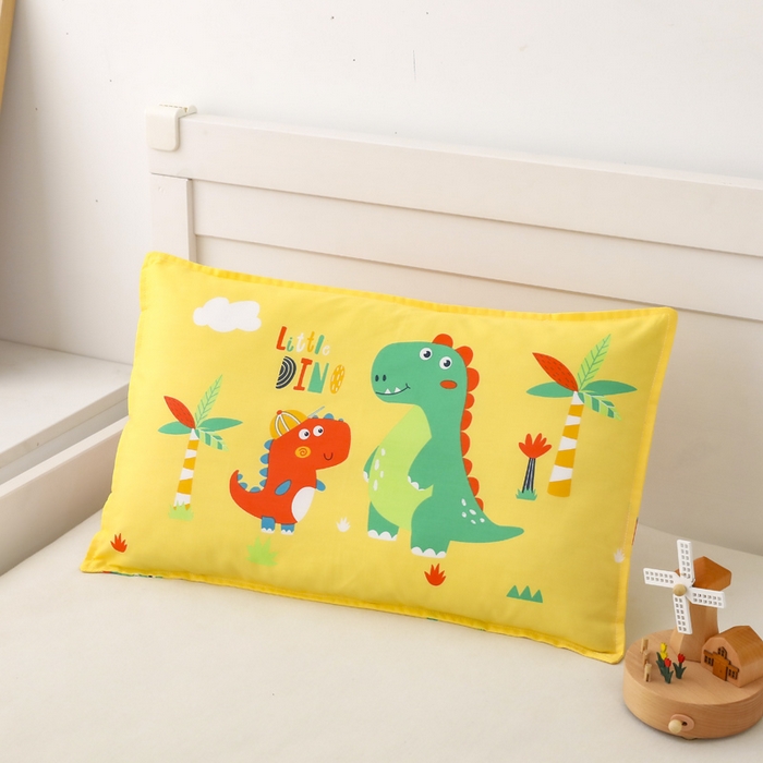 91家纺网 家纺一手货源 找家纺 鱼宝 2025新款全棉幼儿园套件 三件套—童真系列 恐龙兄弟黄