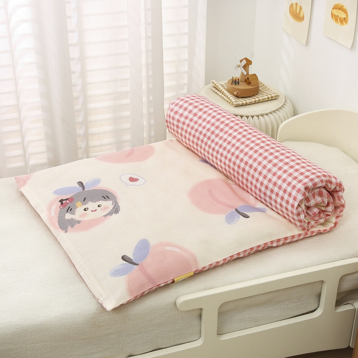 91家纺网 家纺一手货源 找家纺 鱼宝 2025新款全棉幼儿园套件 三件套—童真系列 蜜桃女孩