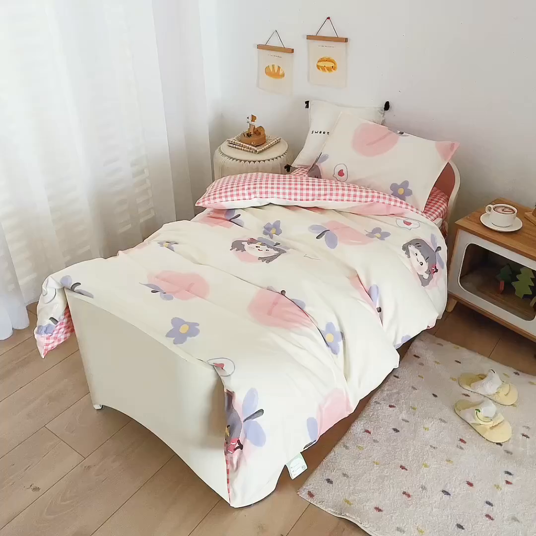 91家纺网 家纺一手货源 找家纺 鱼宝 2025新款全棉幼儿园套件 三件套—童真系列 蜜桃女孩