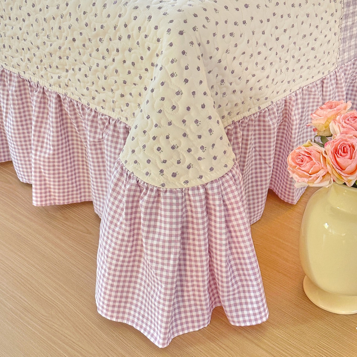 91家纺网 家纺一手货源 找家纺 易辰美 2025新款亲肤舒适印花夹棉公主风床盖三件套 艾维尔-紫