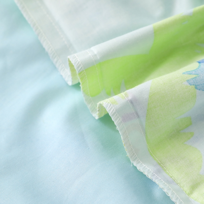 91家纺网 家纺一手货源 找家纺 鱼宝 2025新款全棉幼儿园套件 三件套—童真系列 恐龙一家